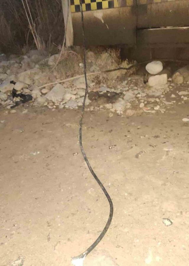 Jeneratör kablosu çalarken suçüstü yakalandılar 1