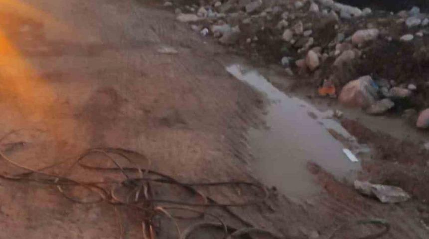 Jeneratör kablosu çalarken suçüstü yakalandılar