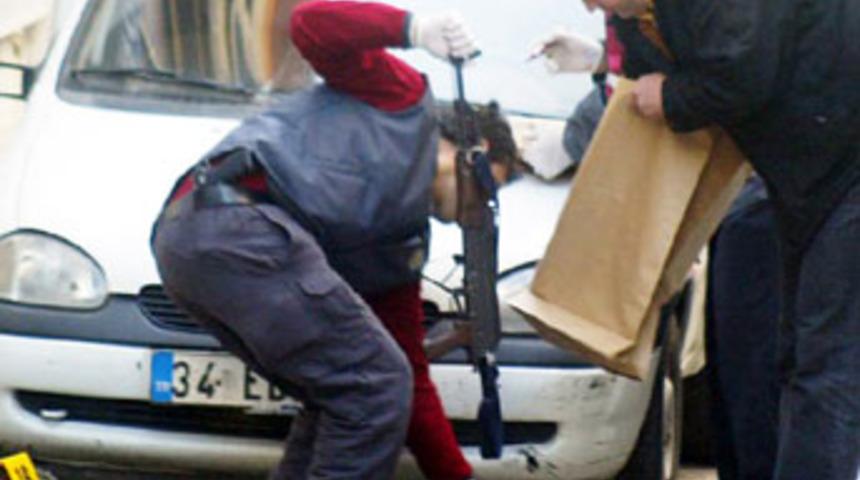 Sokak ortasında kalaşnikoflu infaz