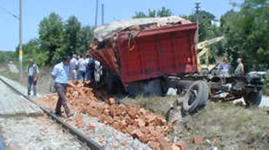 Menemen'de hemzemin ge&ccedil;itte kaza 5 &ouml;l&uuml;