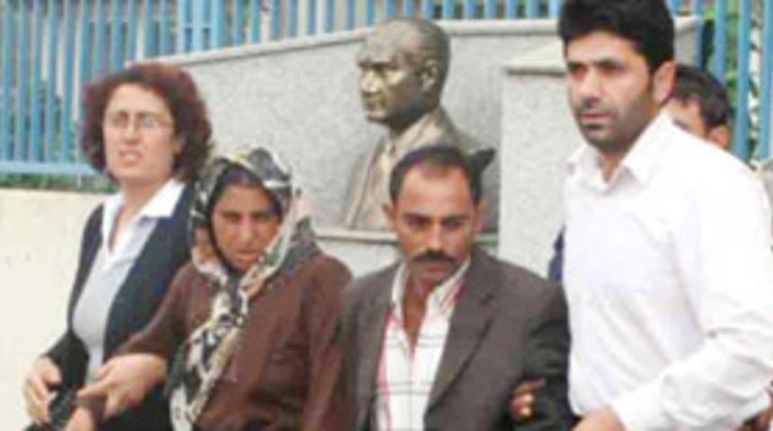 8 yaşındaki oğulları i&ccedil;in 9'luk kız ka&ccedil;ırdılar