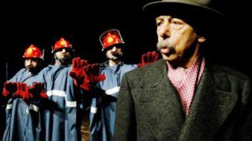 Dostlar Tiyatrosu'ndan  "Aymazoğlu ile Kundak&ccedil;ılar"