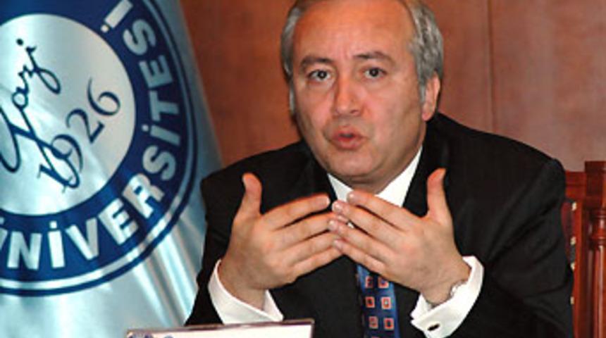 Atat&uuml;rk'e hakaret eden profes&ouml;r uzaklaştırıldı