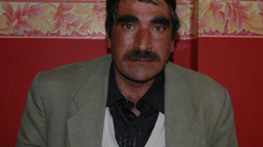 Kaybolan eşi ve kızını arıyor