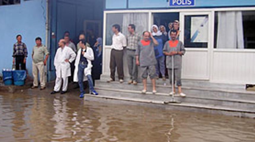 Kumluca'da yağmur suyu kabusu