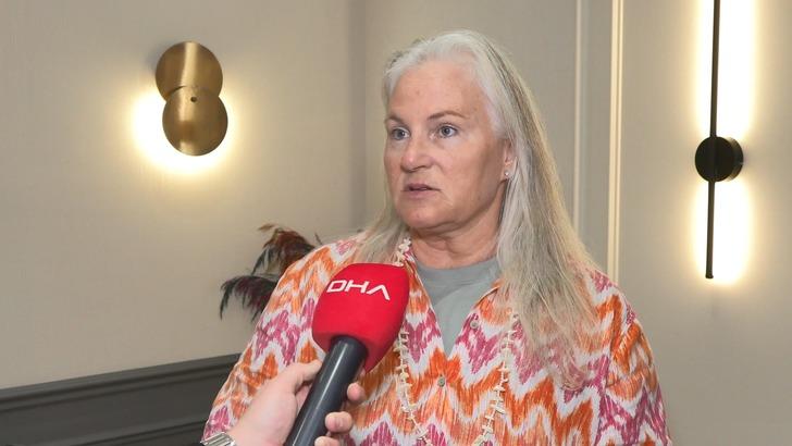 Bunun için 2 ev satmışlar... 3 yıllık dünya turu hayali kuruyorlardı! ABD'li turistler 2 aydır Fatih'teki otelde yaşıyor G1