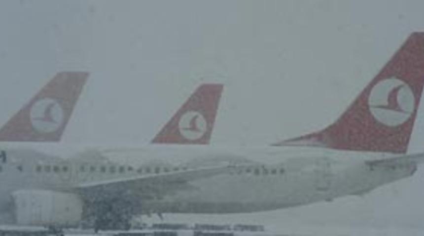 Hava şartları havayolu ulaşımını etkiledi