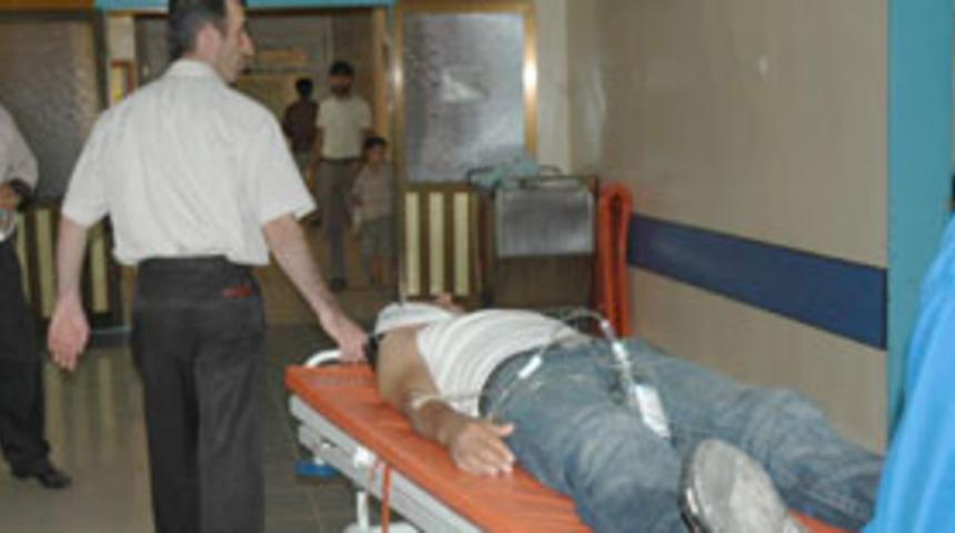 "Arabaya dokunma" kavgası: 2 yaralı