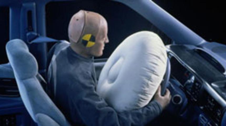 Hava yastıkları &ccedil;ocuklar i&ccedil;in tehlike sa&ccedil;ıyor