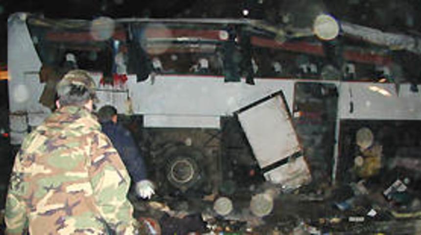 Burdur'da trafik kazası: 5 &ouml;l&uuml;, 30 yaralı