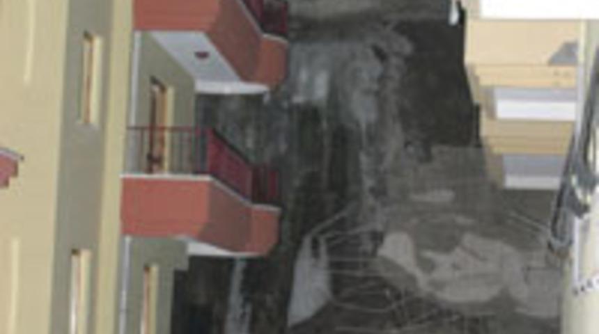 Ke&ccedil;i&ouml;ren'de bir binanın istinat duvarı &ccedil;&ouml;kt&uuml;