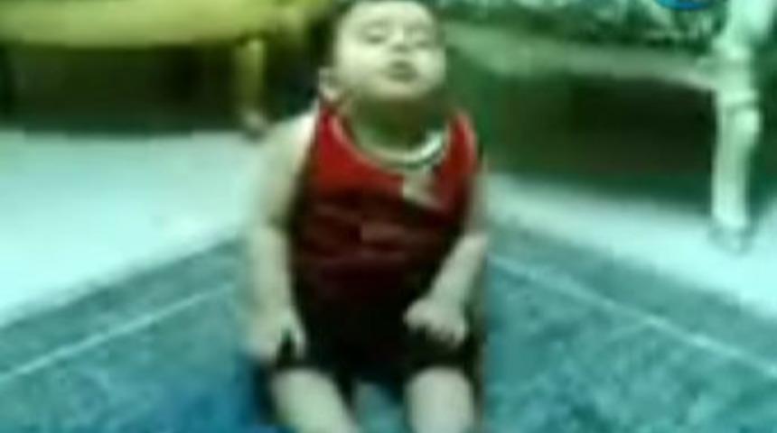 Keman sesi, bebeği b&ouml;yle uyuttu