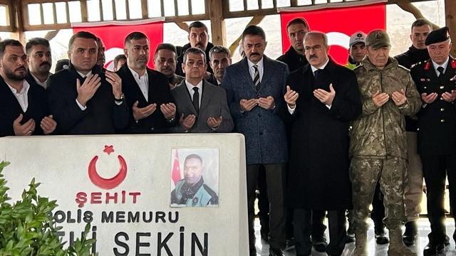 Şehit polis memuru Fethi Sekin, mezarı başında anıldı! Bakan Yerlikaya'dan paylaşım