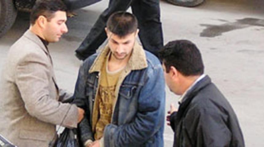 İşyerinin g&uuml;venlik kamerasını da &ccedil;aldı