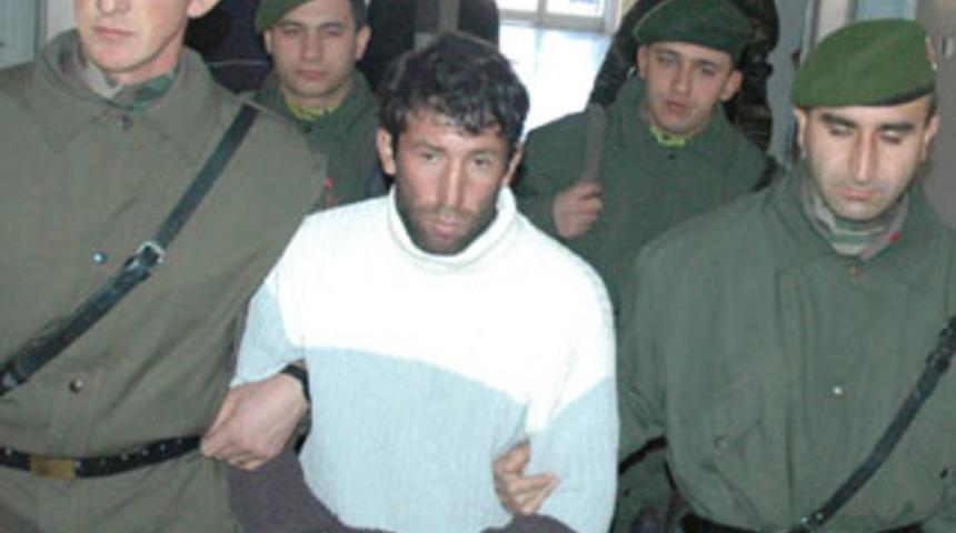 Eşini ve 4 &ccedil;ocuğunu boğan cani yakalandı