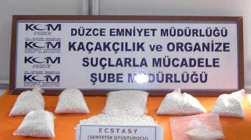 D&uuml;zce emniyeti'nden uyuşturucu operasyonu