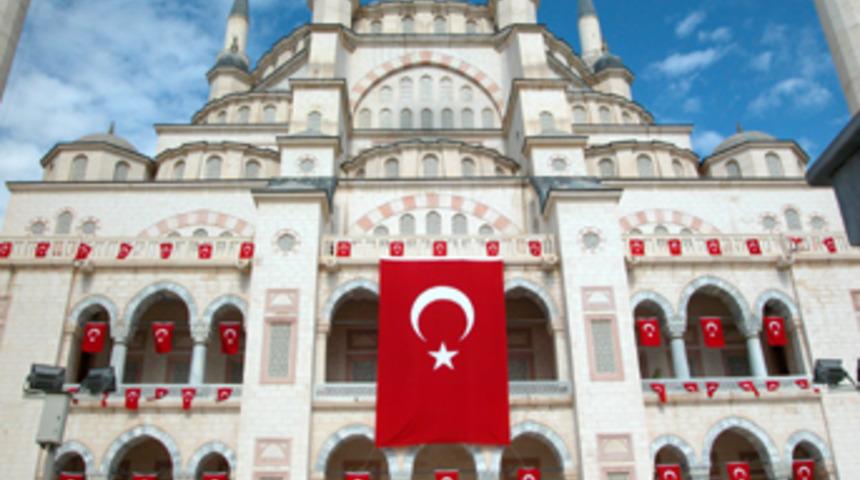 Diyanet'ten camilere T&uuml;rk bayrağı