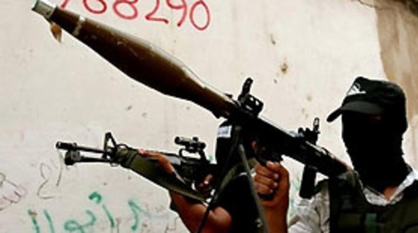 Filistinliler g&uuml;venlik duvarını bombaladı