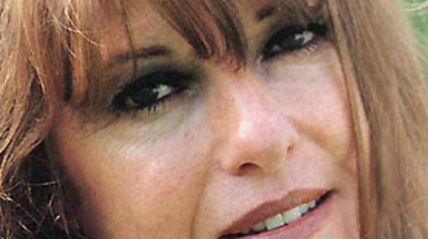 Gazeteci-yazar Duygu Asena vefat etti