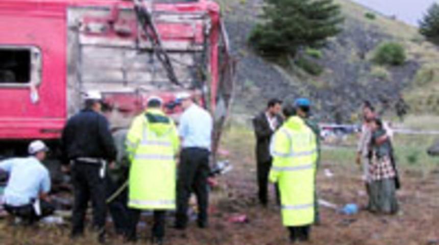 Erzincan'daki kazada &ouml;l&uuml; sayısı 8 oldu