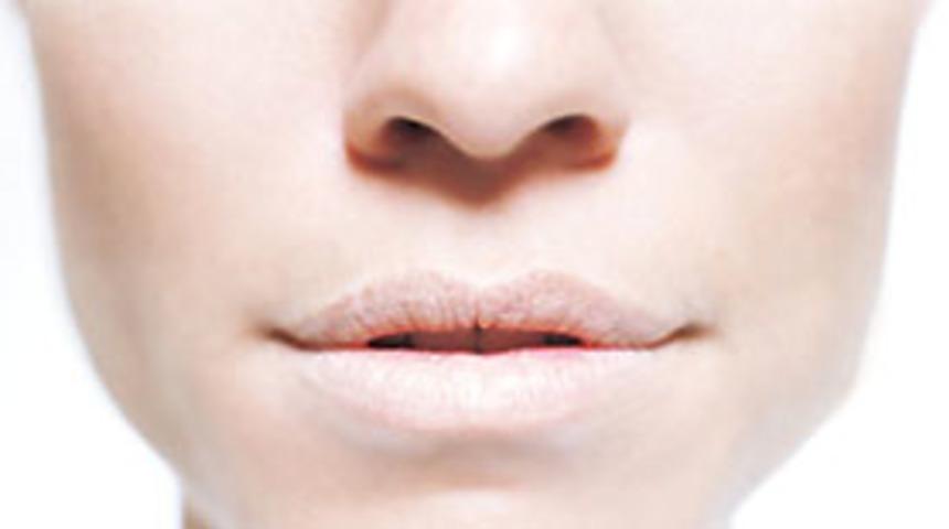 "Dudakta ve y&uuml;zde silikon zararlı"
