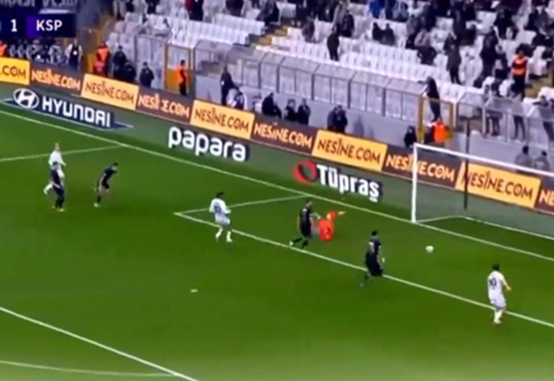 Beşiktaş'ta Semih Kılı&ccedil;soy parıl parıl parıldıyor! Son 2 ma&ccedil;ta da gol atan gen&ccedil; oyuncu gaza bastı gidiyor...