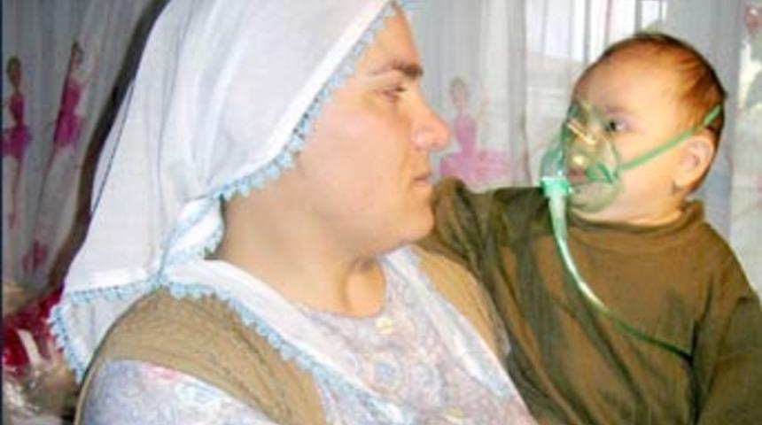 8 aylık bebek yangından son anda kurtarıldı