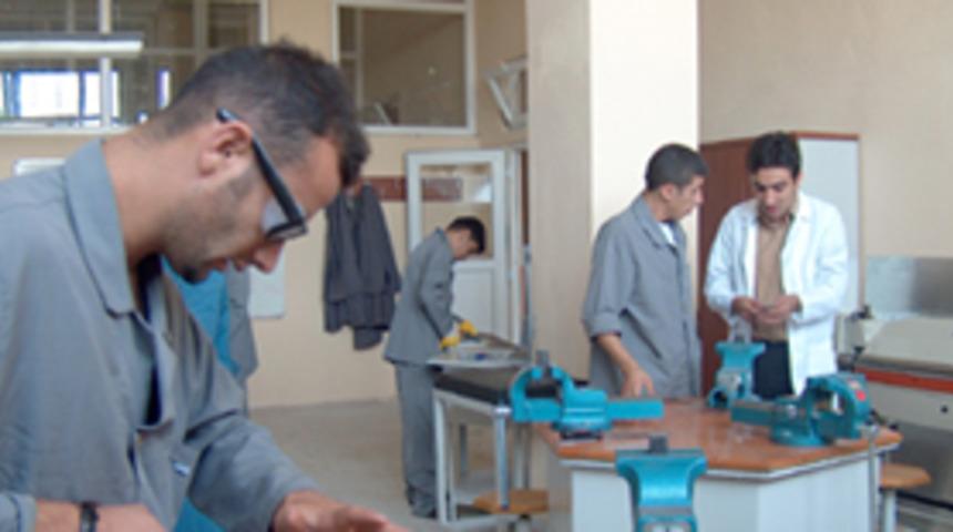 &Uuml;retimde saat başı &uuml;cret arttı