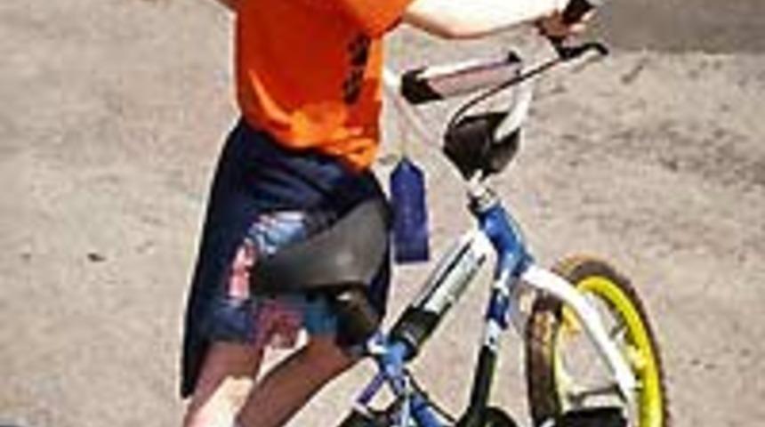 Bisiklete binen &ccedil;ocuğunuzu kontrol altında tutun
