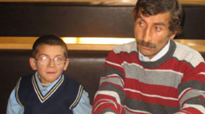 İmkansızlık y&uuml;z&uuml;nden okula gidemiyor