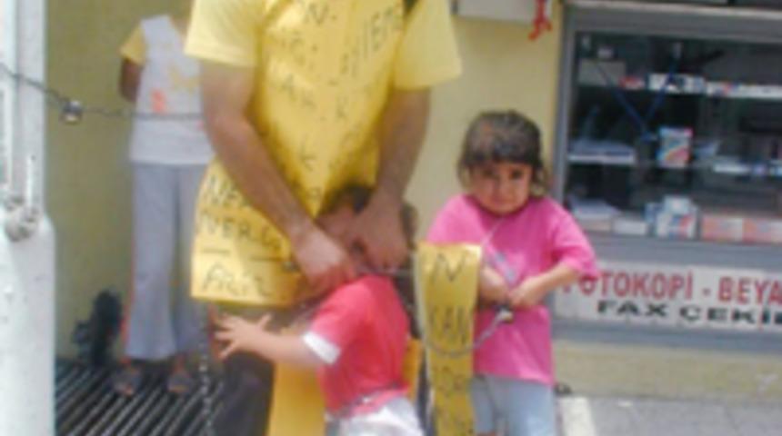 Cinnet ge&ccedil;iren baba, &ccedil;ocuklarını bağladı