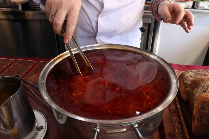 Damak 'şımartan' yemek! İkisi birlikte yenirse... Türkiye’nin her yerinden bu lezzeti tatmak için geliyorlar! İşte püf noktası ile ıslama köfte G5