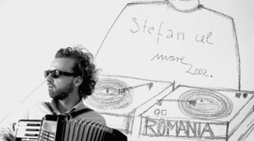 B&uuml;y&uuml;l&uuml; balkan ritimleriyle tanınan Shantel Babylon'da