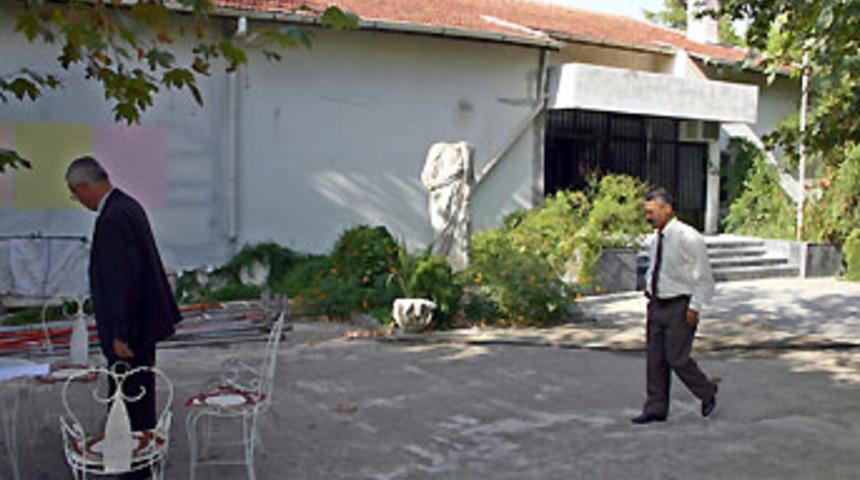 İzmir Arkeoloji M&uuml;zesi'nde skandal