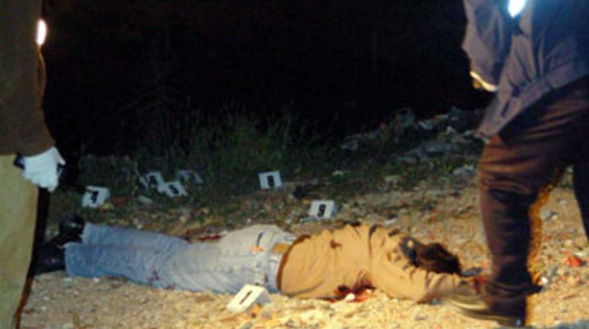 Ayrıldığı karısının evini basınca &ouml;ld&uuml;r&uuml;ld&uuml;