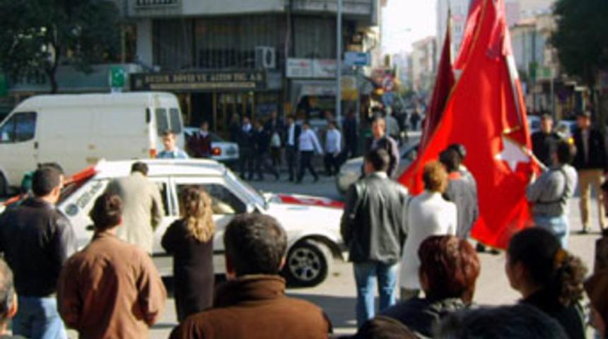 Asker uğurlamasında kan d&ouml;k&uuml;ld&uuml;