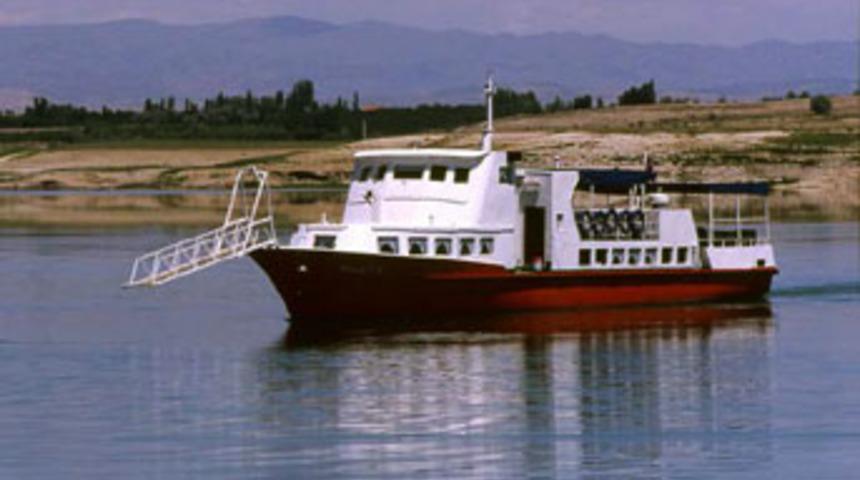 &Ouml;zel İdare'nin gemisine fuhuş baskını