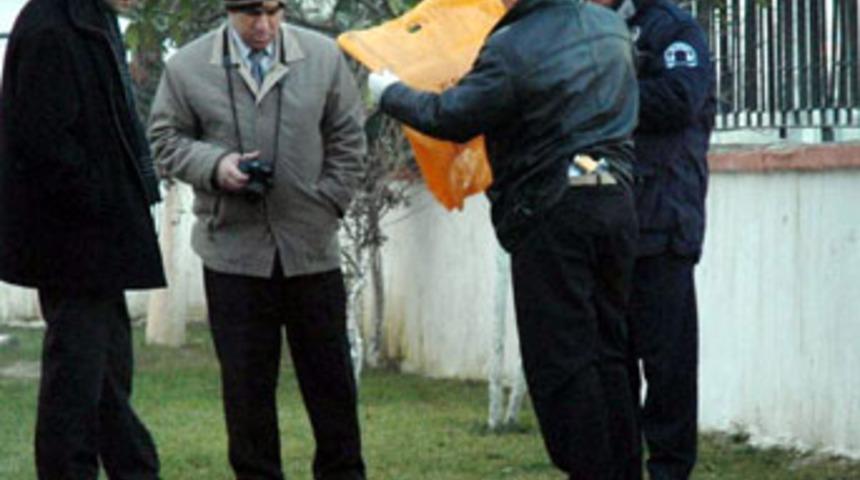 Bebeği &ouml;l&uuml;me terkettiler