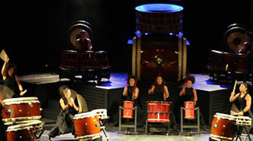 8 bin kişi aynı anda davul &ccedil;aldı