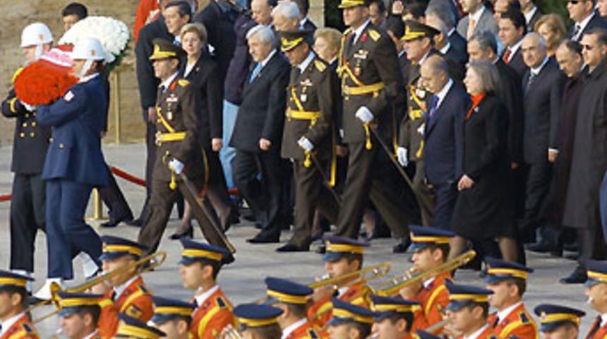 Sezer, TBMM'de kutlamaları kabul etti