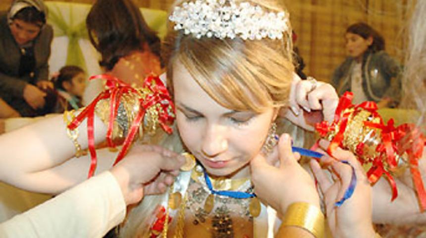 Aşiret d&uuml;ğ&uuml;nleri jet sosyeteyi aratmıyor