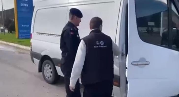 Görüntüler şaşkına çevirmişti: Benzincideki oto yıkama bölümünde sucuk yıkadılar... Yeni gelişme! Yıkayıp oraya satıyorlarmış  G1