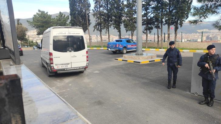 Görüntüler şaşkına çevirmişti: Benzincideki oto yıkama bölümünde sucuk yıkadılar... Yeni gelişme! Yıkayıp oraya satıyorlarmış  G3