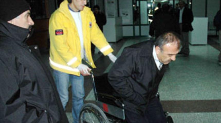 Tatile giden yolcular geceyi karakolda ge&ccedil;irdi