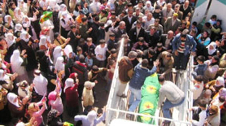 Diyarbakır'daki olaylarda 1 &ccedil;ocuk &ouml;ld&uuml;