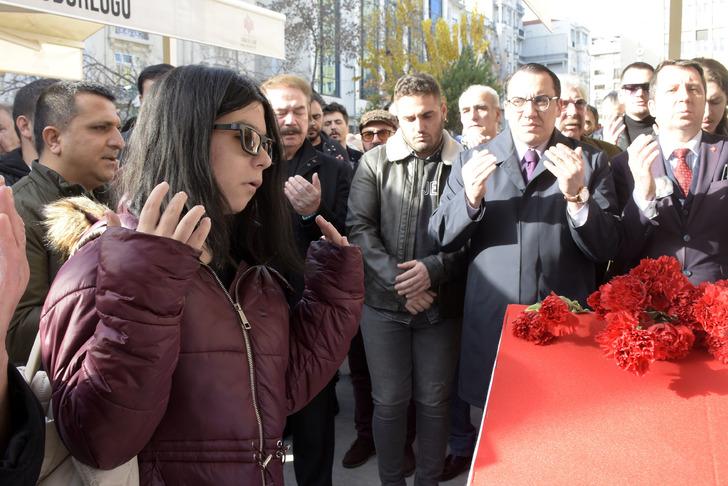 Usta sanatçıya veda! Ayla Algan son yolculuğuna uğurlandı... Ünlü isimler akın etti 'Ben hep onu ölümsüz gibi görürdüm' G2