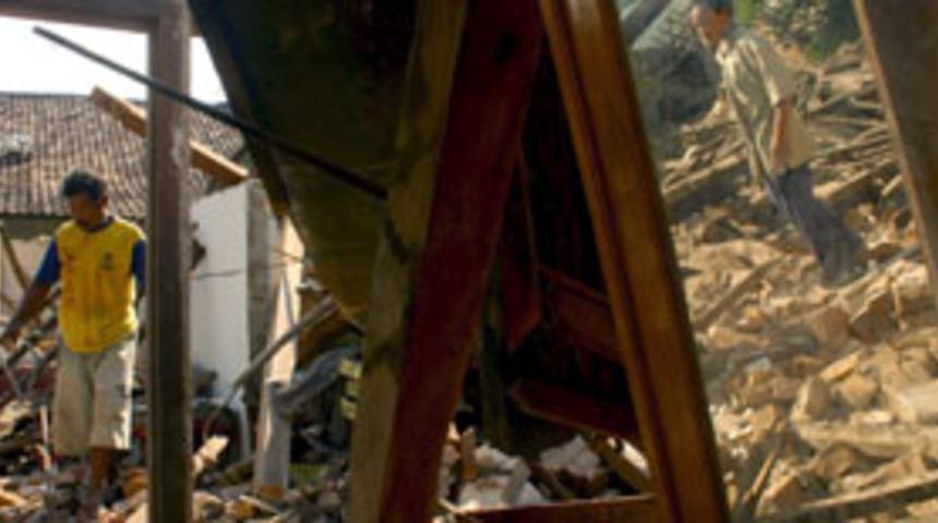 Endonezya'da petrol rafinerisinde patlama