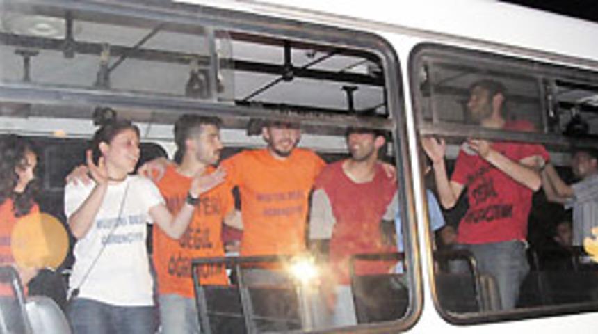 &Uuml;niversite &ouml;ğrencileri serbest bırakıldı