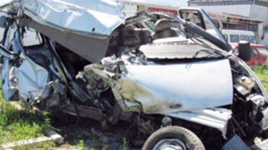 Trabzon'da trafik kazası: 2 &ouml;l&uuml;