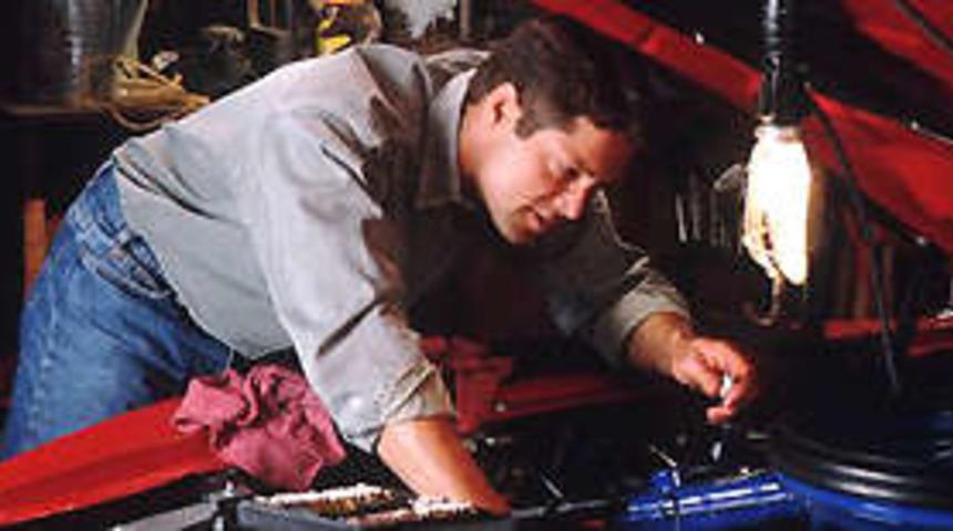 "Otomobil almaya eski kıyafetlerle gidin"